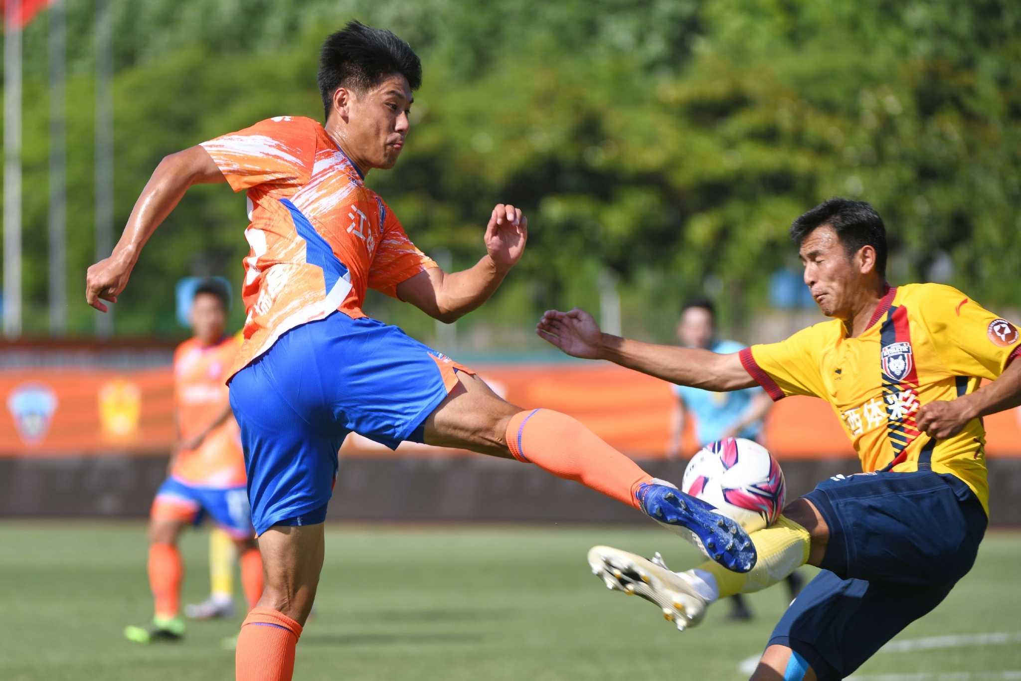 陕西长安竞技踢出精彩足球,赢得球迷喝彩的简单介绍 陕西长安竞技踢出精彩足球,赢得球迷喝彩的简单介绍