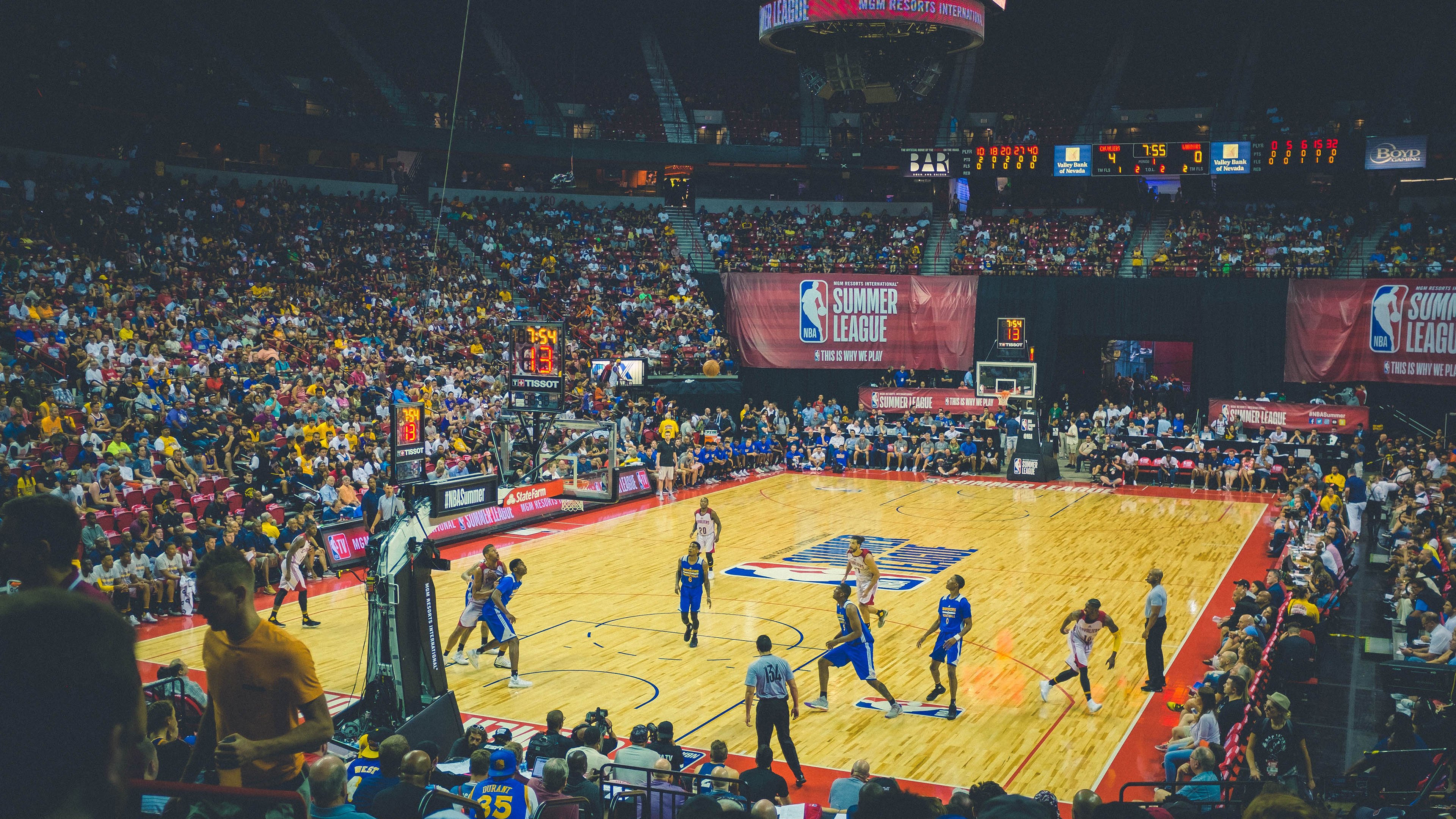 辽宁队轻取热火,克莱统治全场