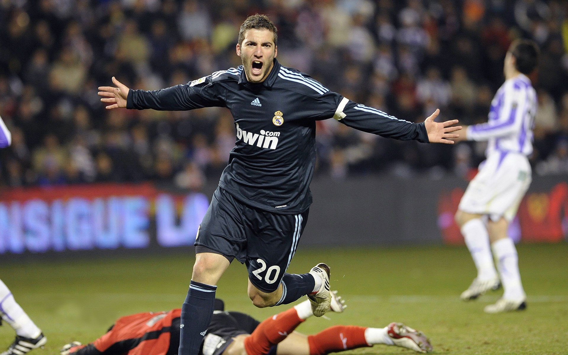 雷霆完胜北京队,范弗利特扛起全队,一场团队与领袖的完美交响