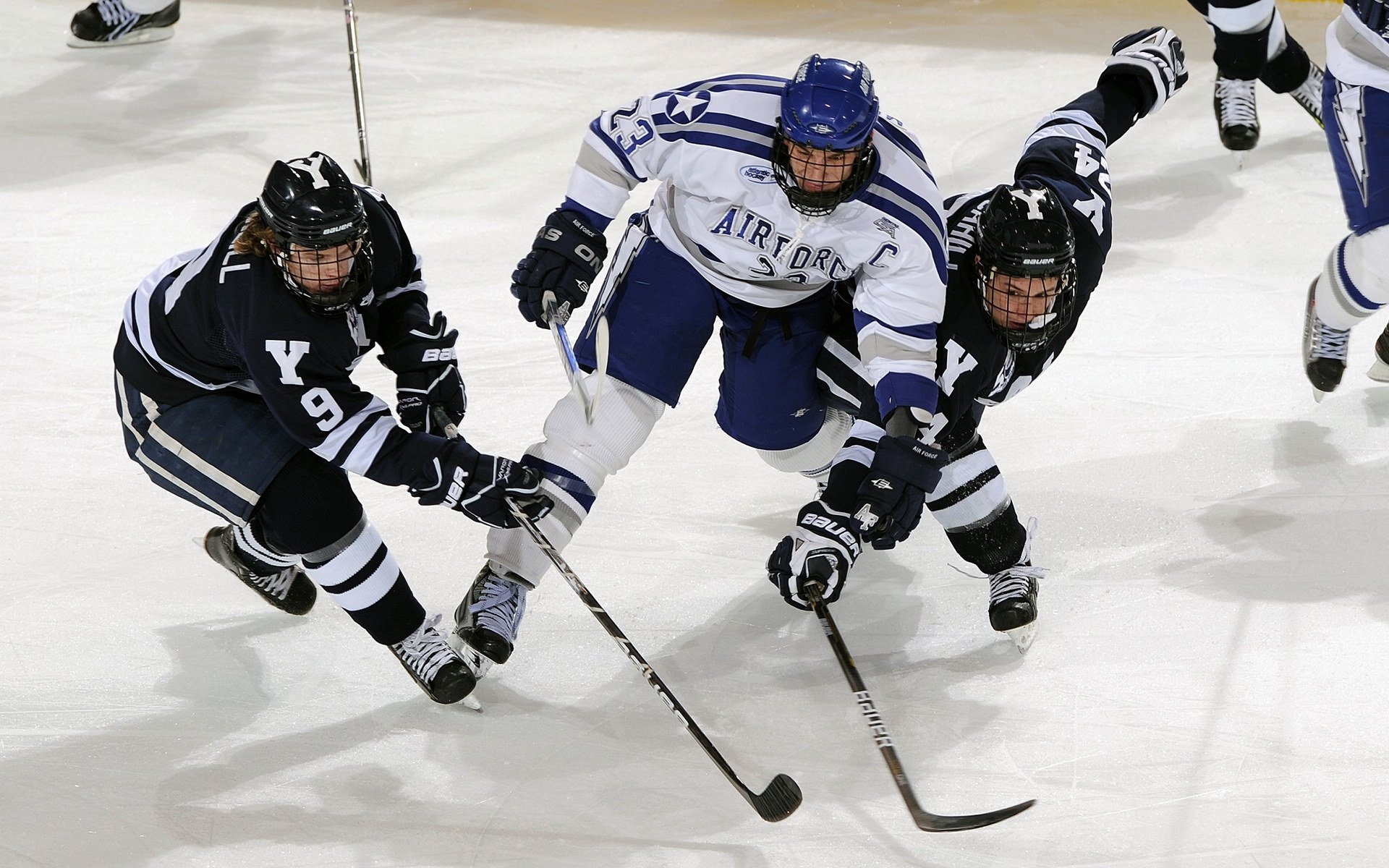 温网精神与联合杯的共鸣，兹维列夫逆转点燃的不只是赛场